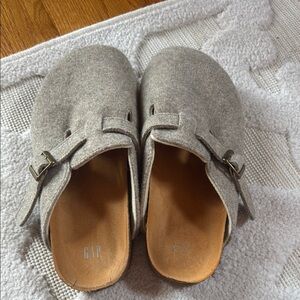 GAP Light Gray Felt  Buckle Clogs